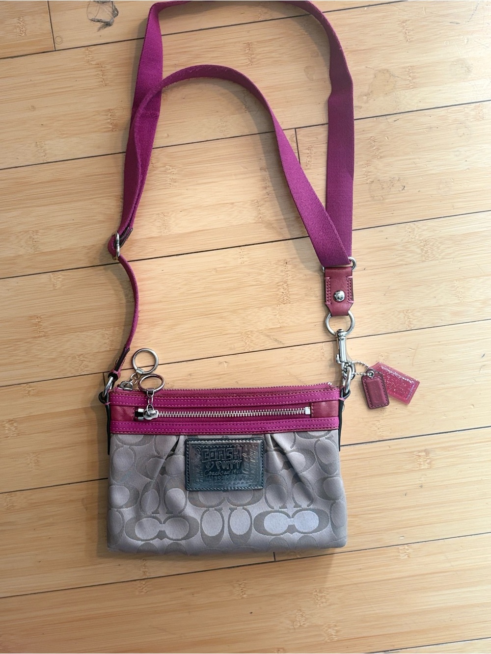 Coach Signature Poppy adjustable strap Bag in Taupe with Magenta Trim